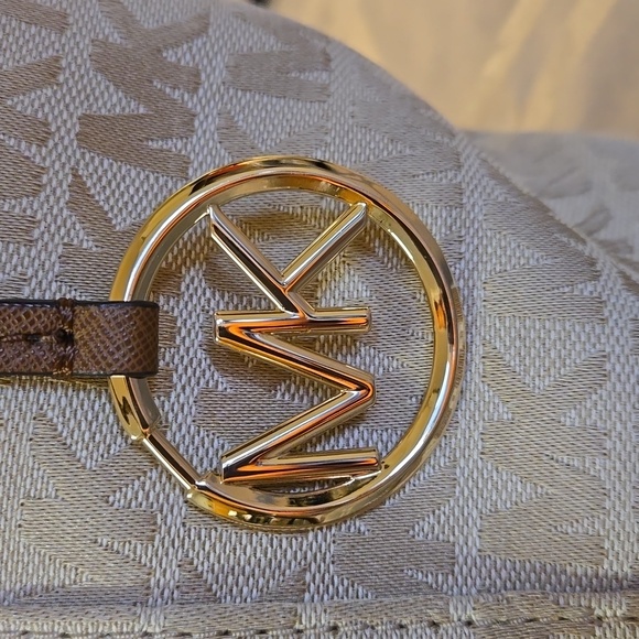 Michael Kors Jet Set Monogram Tote, Camel color - Picture 9 of 12